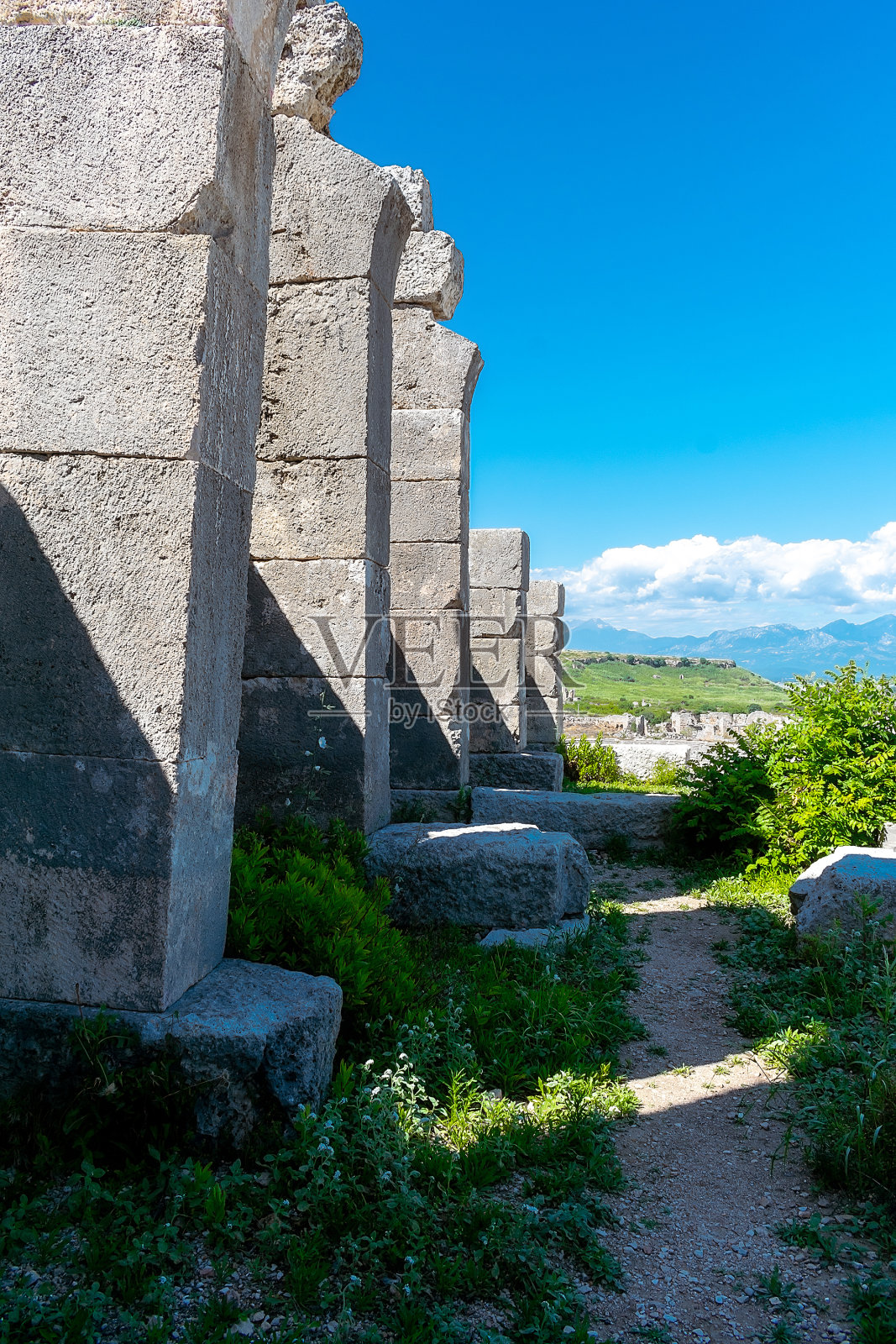 土耳其佩尔热古城的风景如画的废墟。照片摄影图片