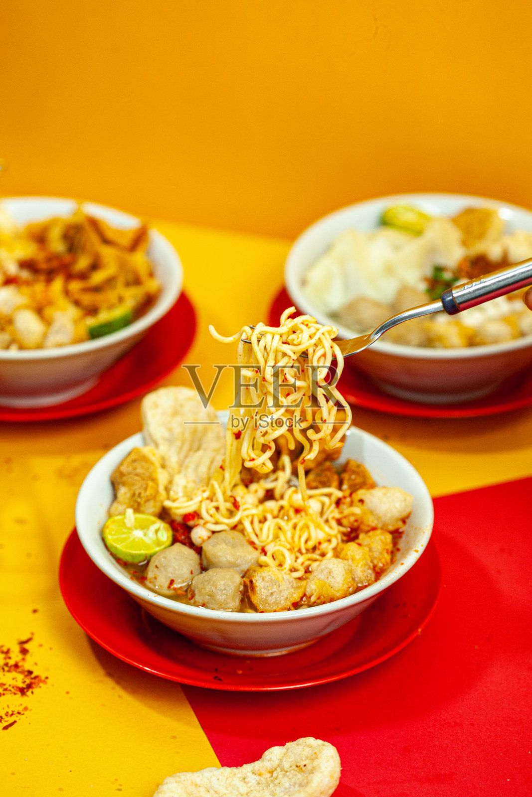 宽基肉丸是万隆特有的辛辣食物照片摄影图片