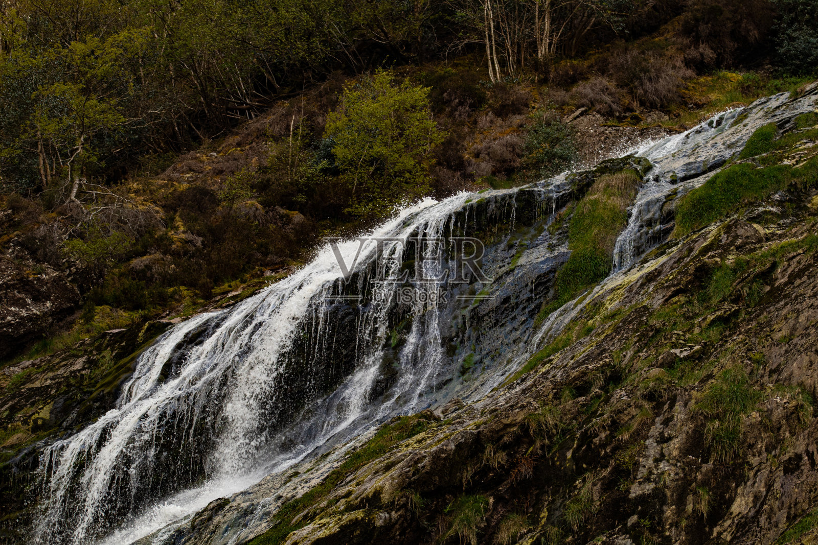 山间瀑布照片摄影图片