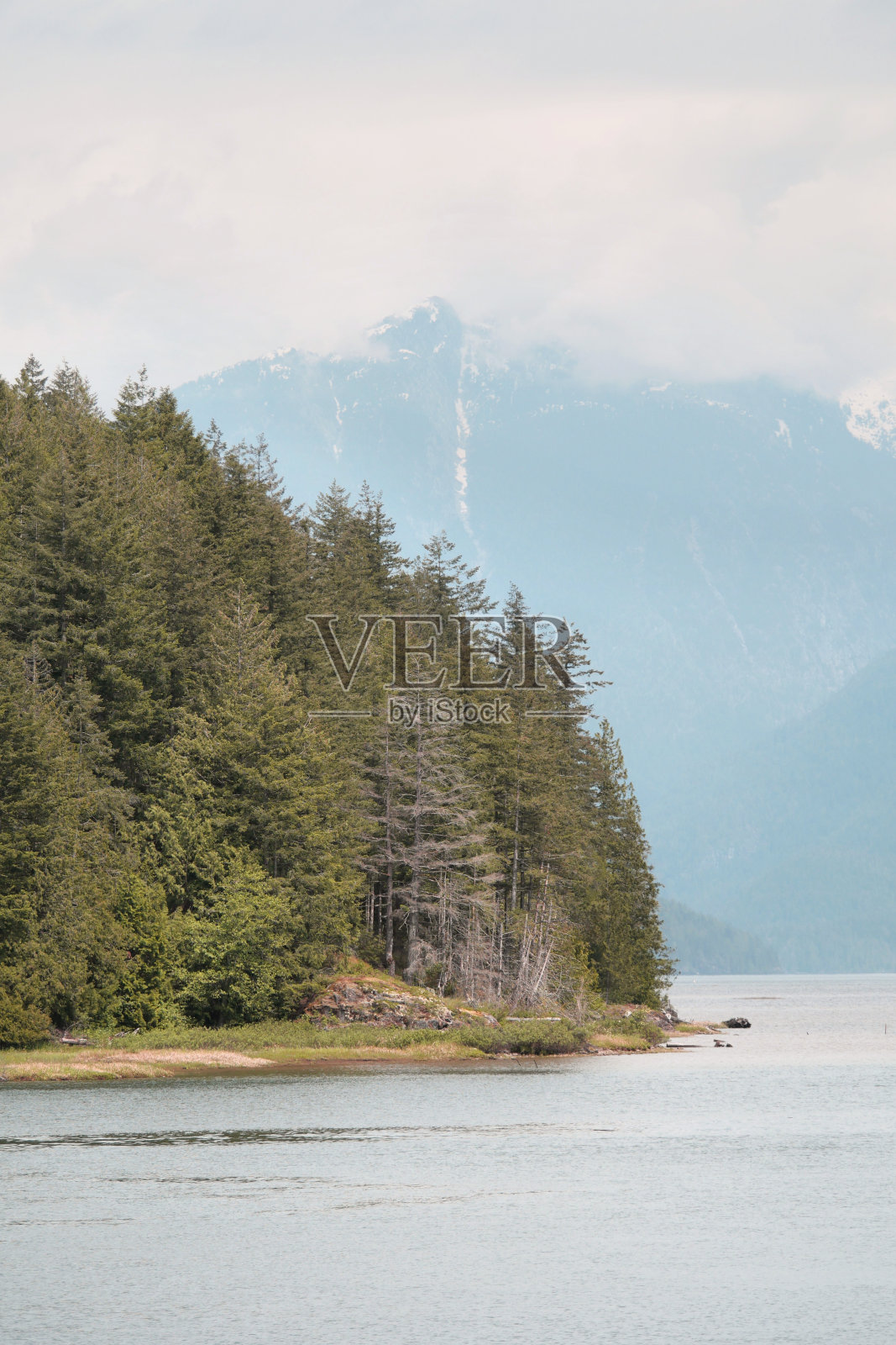 不列颠哥伦比亚省皮特草原的格兰特海峡区域公园照片摄影图片