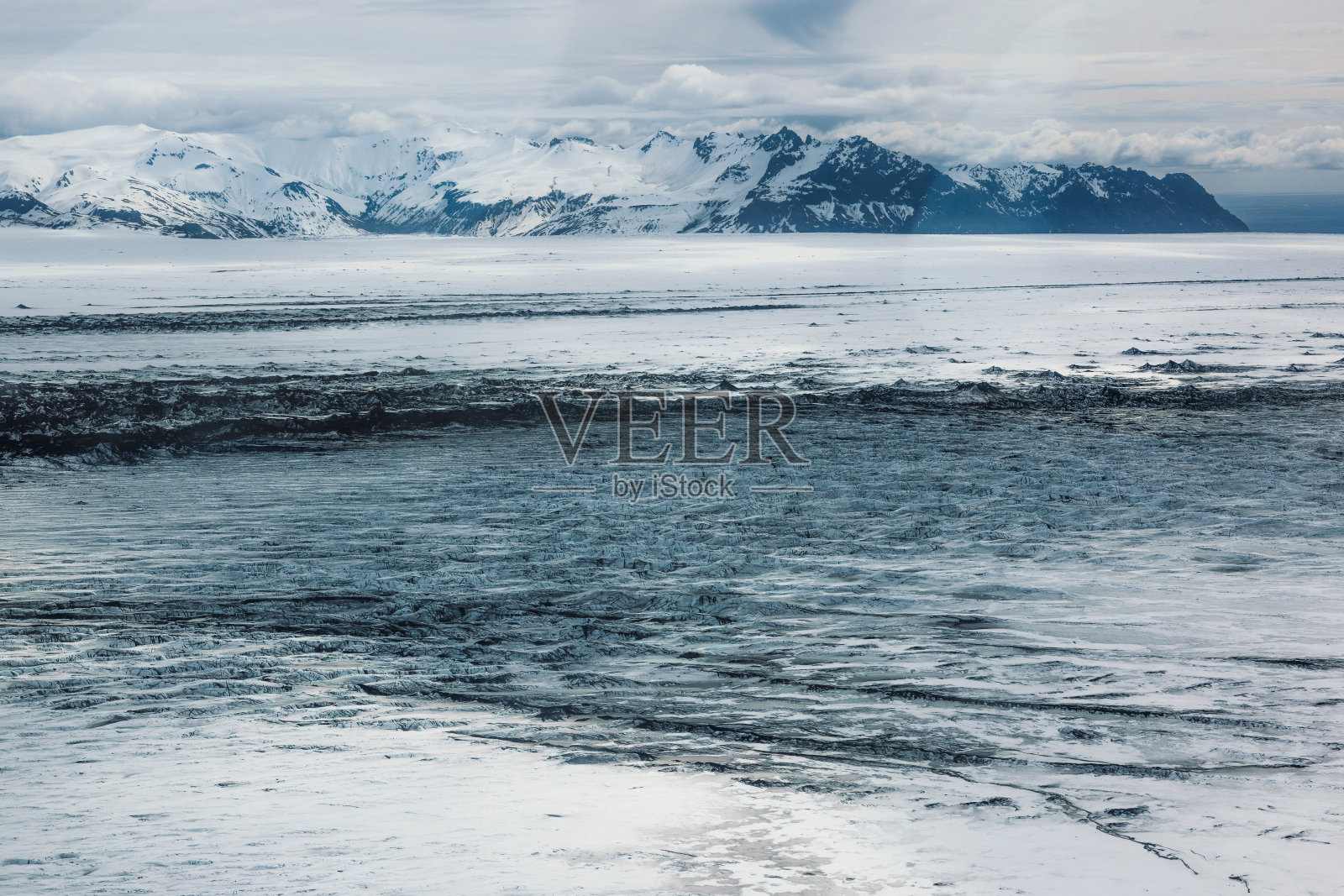 乘坐飞机飞越冰岛瓦特纳冰川冰舌照片摄影图片