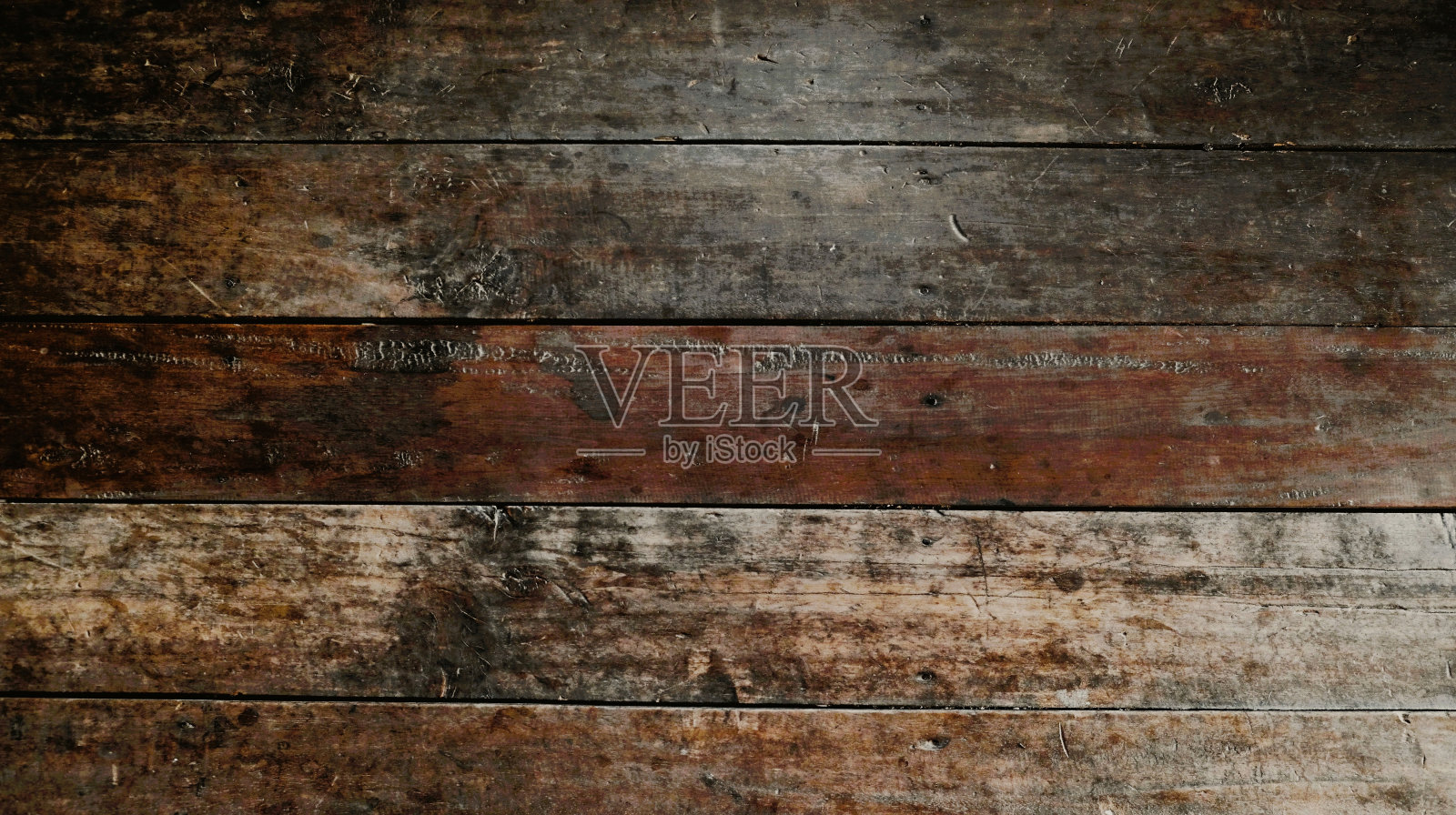 旧的和黑暗的划痕木墙背景反射光与黑色和深棕色的梯度。背景,旧的,古董,横幅,万圣节场景。照片摄影图片