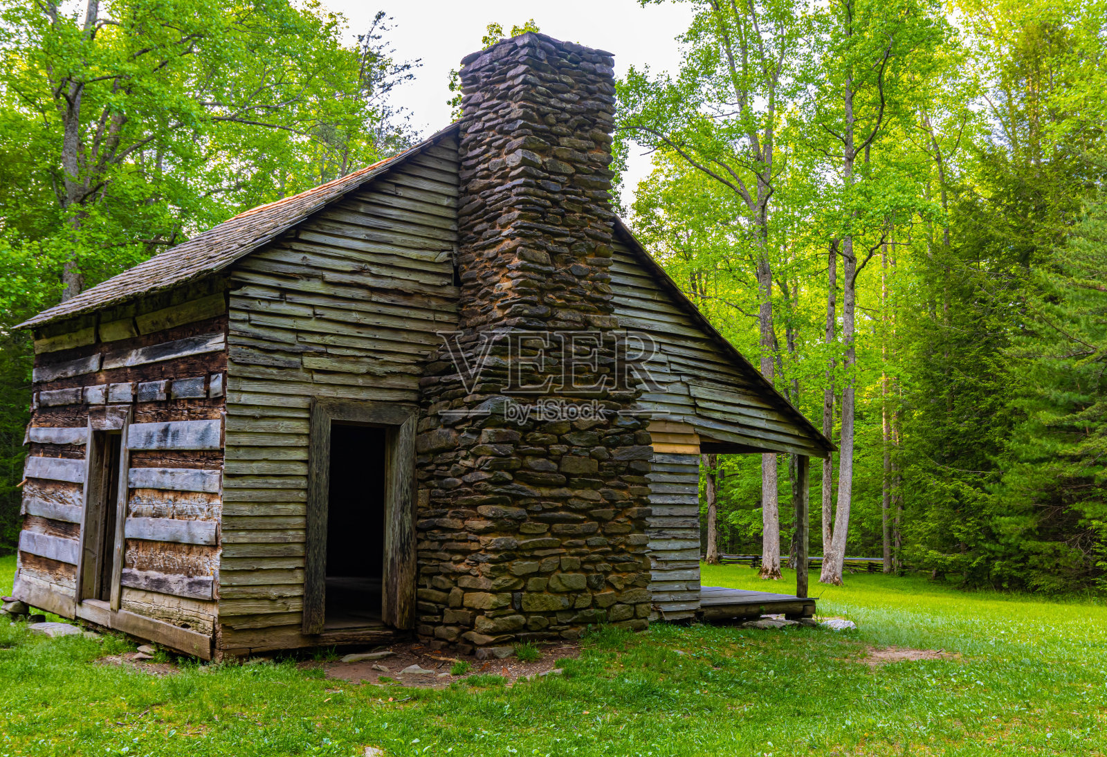 卡德斯湾历史悠久的卡特·希尔兹小木屋照片摄影图片