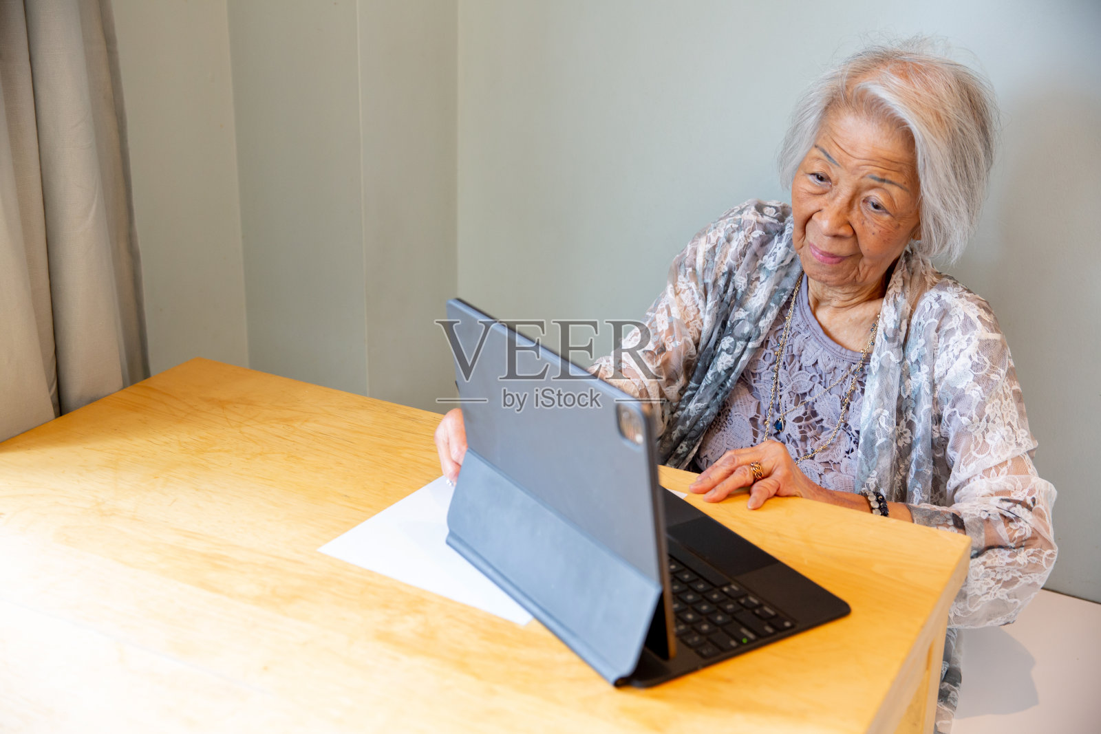 用平板电脑工作照片摄影图片