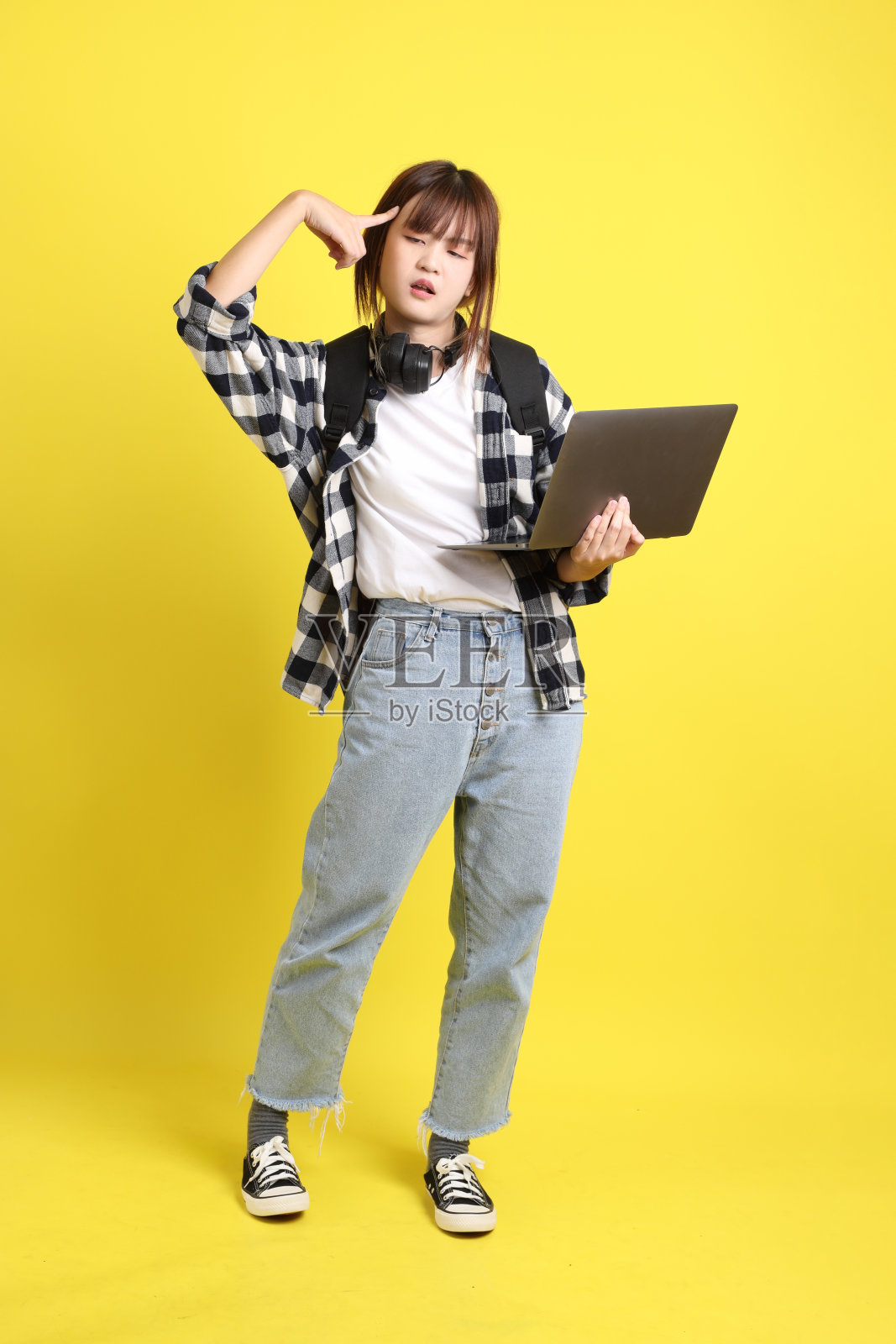 20多岁亚洲大学生照片摄影图片