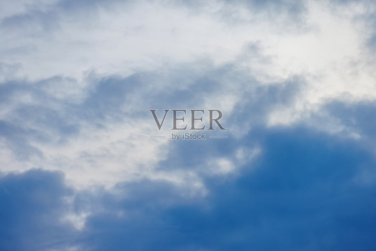 塞尔维亚贝尔格莱德三月的天空照片摄影图片