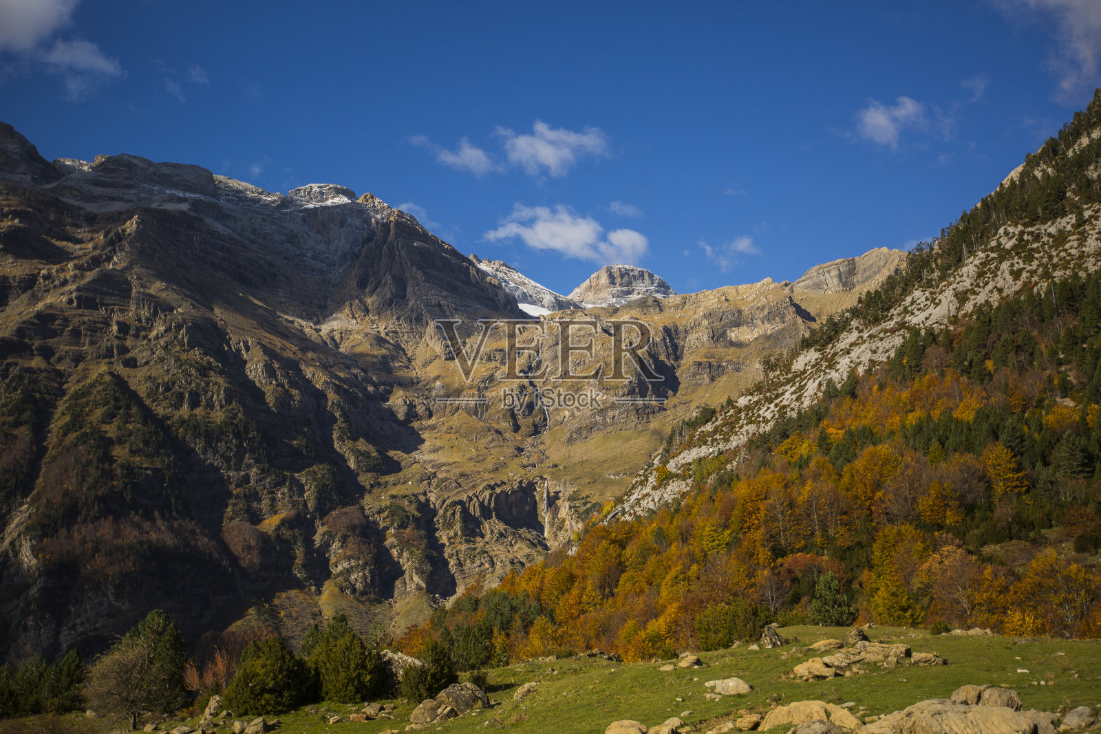 西班牙奥尔德萨和蒙特佩尔迪多国家公园的秋景照片摄影图片