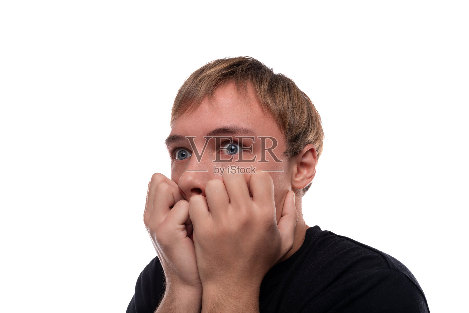 一个心烦意乱的金发少年的画像照片摄影图片