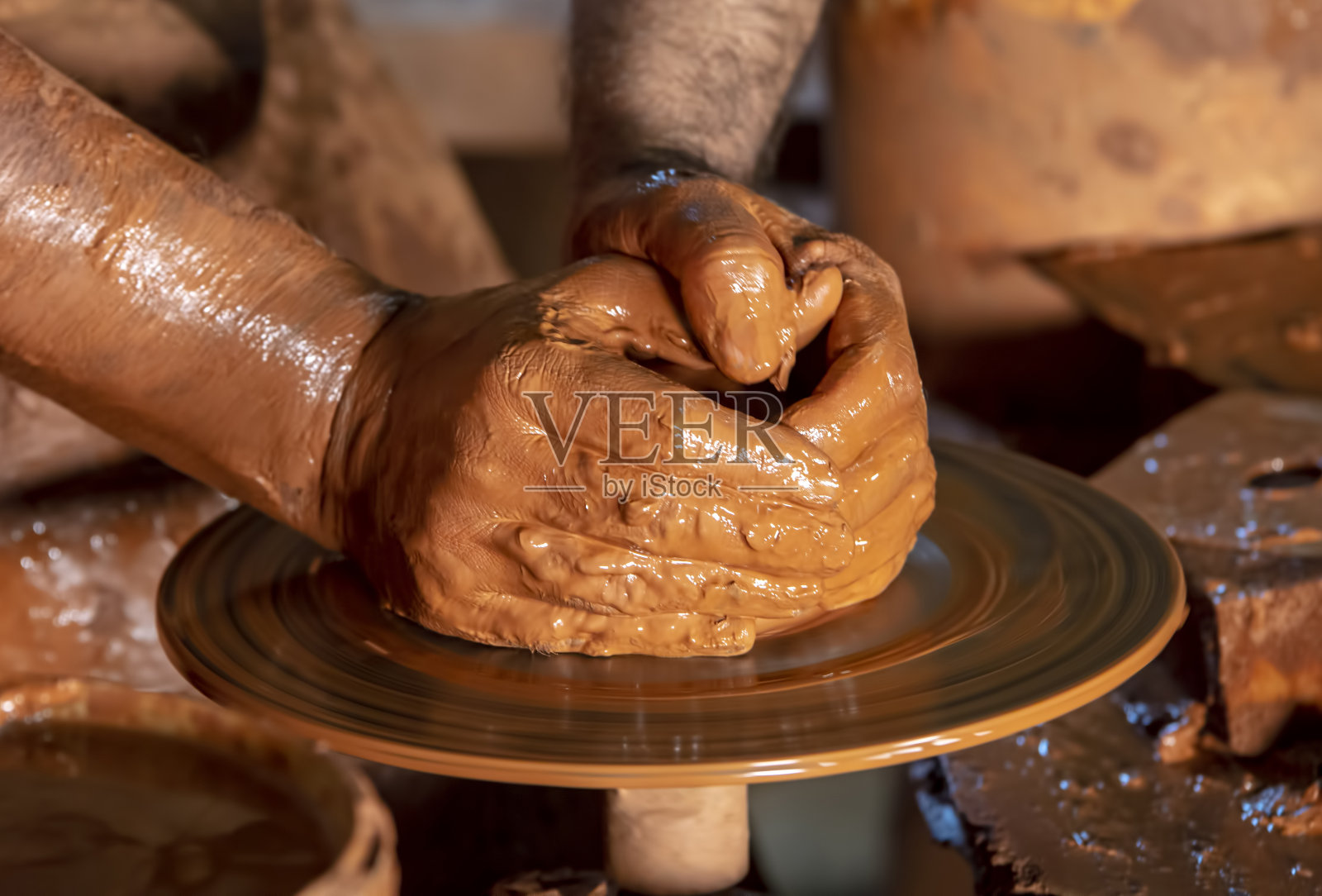 陶艺工坊、工作室专业制作陶艺碗。照片摄影图片