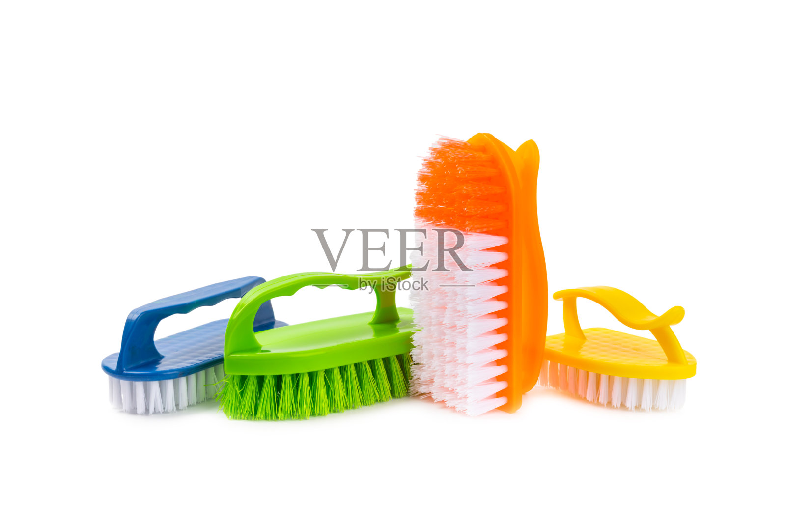 清洁刷隔离在白色背景上。清洁房屋的方便设备。用于清洁衣服、地毯的刷子。家庭护理工具。照片摄影图片