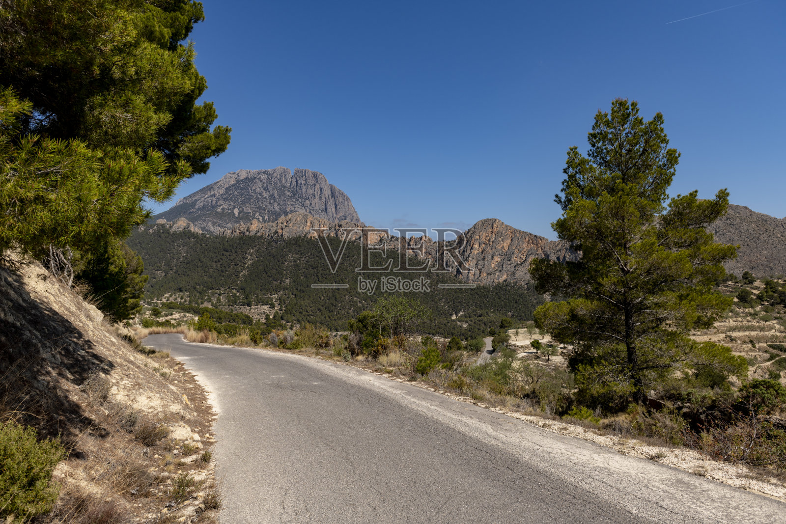 开车在阿利坎特山路-股票照片照片摄影图片