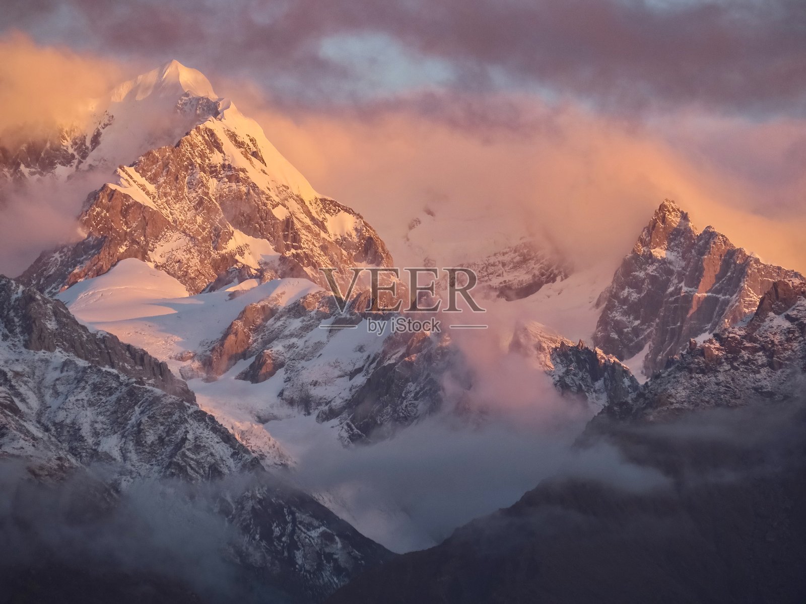 日落时分的库克山和塔斯曼山照片摄影图片