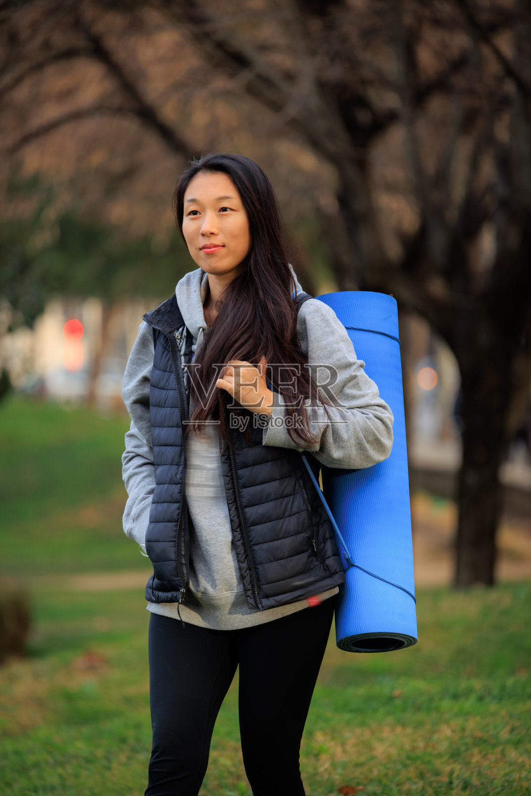 亚洲女士准备瑜伽,工作,锻炼照片摄影图片