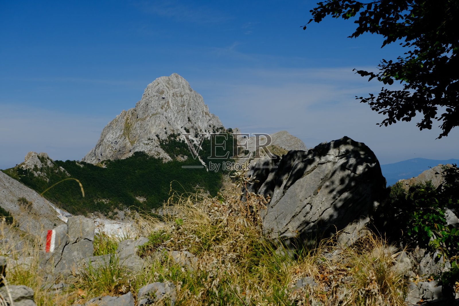 托斯卡纳的山地景观。照片摄影图片