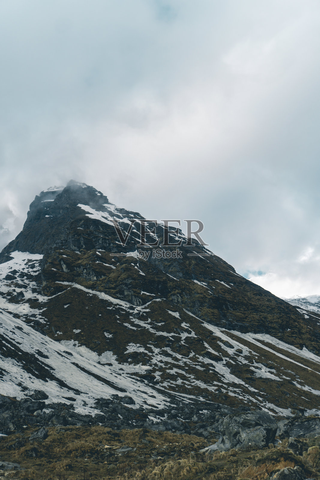 雪山,云山景观,安纳普尔纳大本营,尼泊尔山区,ABC徒步旅行照片摄影图片