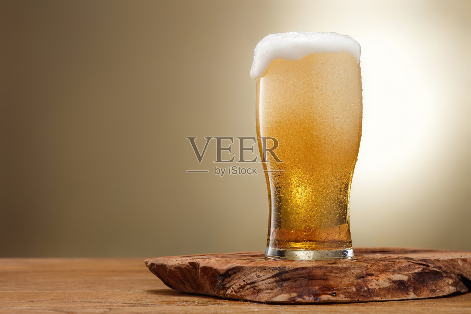 淡啤酒。照片摄影图片