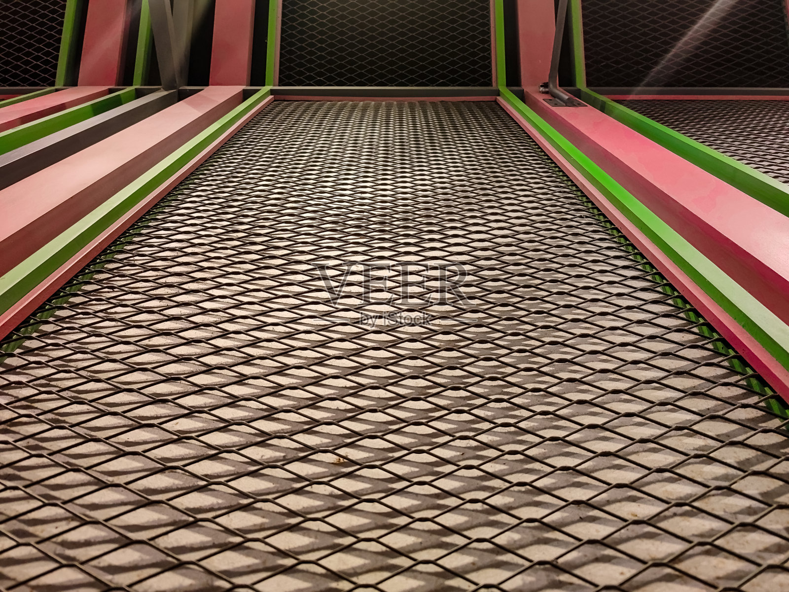 铁网装饰在工业风格室内设计中的应用照片摄影图片