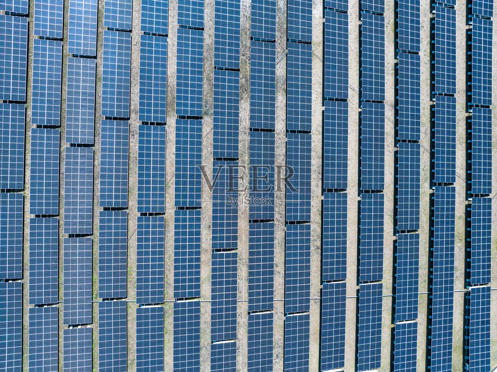 太阳能光伏发电站俯瞰照片摄影图片