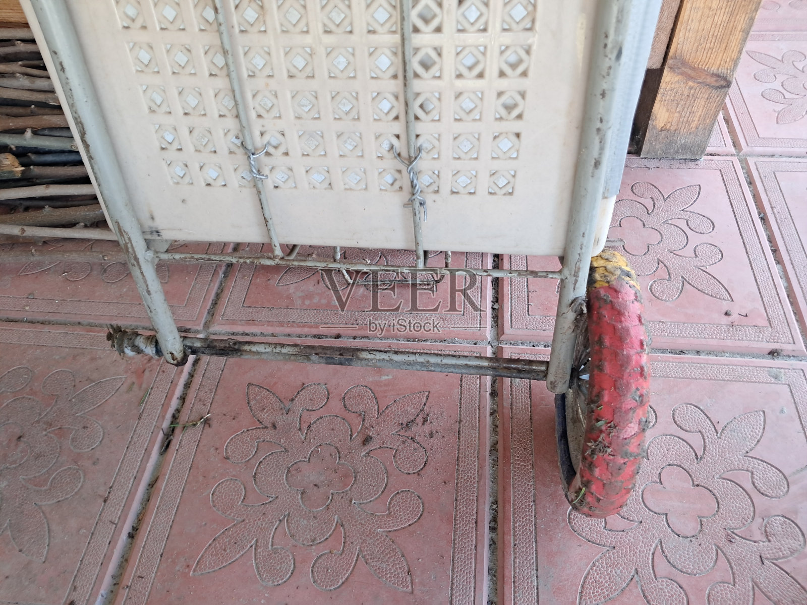 自制的运输货物的手推车照片摄影图片