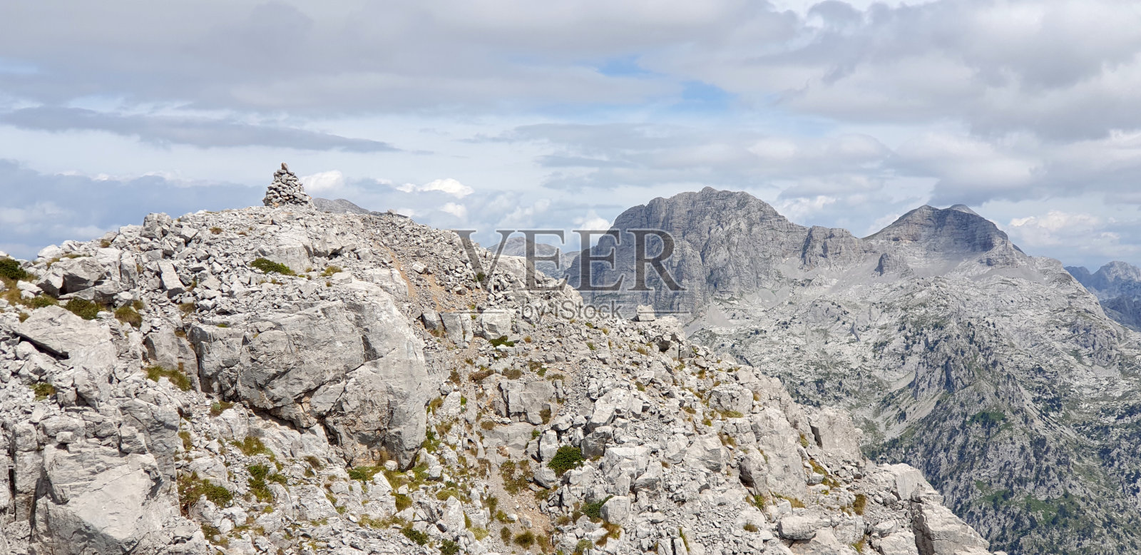 大自然的威严:徒步旅行和山地冒险照片摄影图片