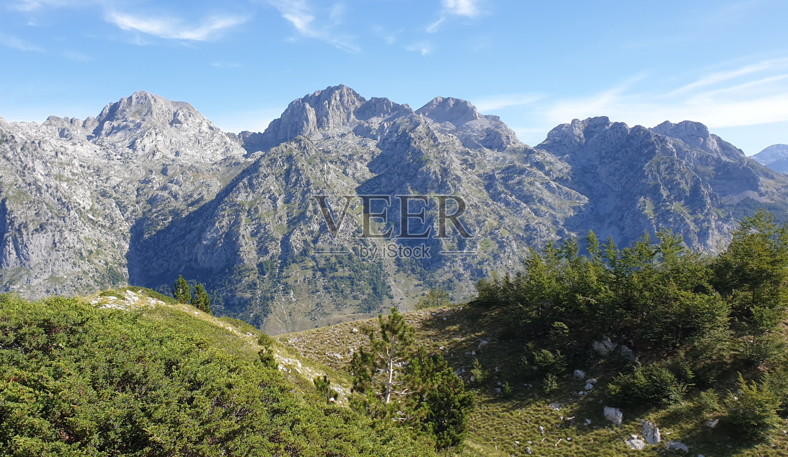 大自然的威严:徒步旅行和山地冒险照片摄影图片