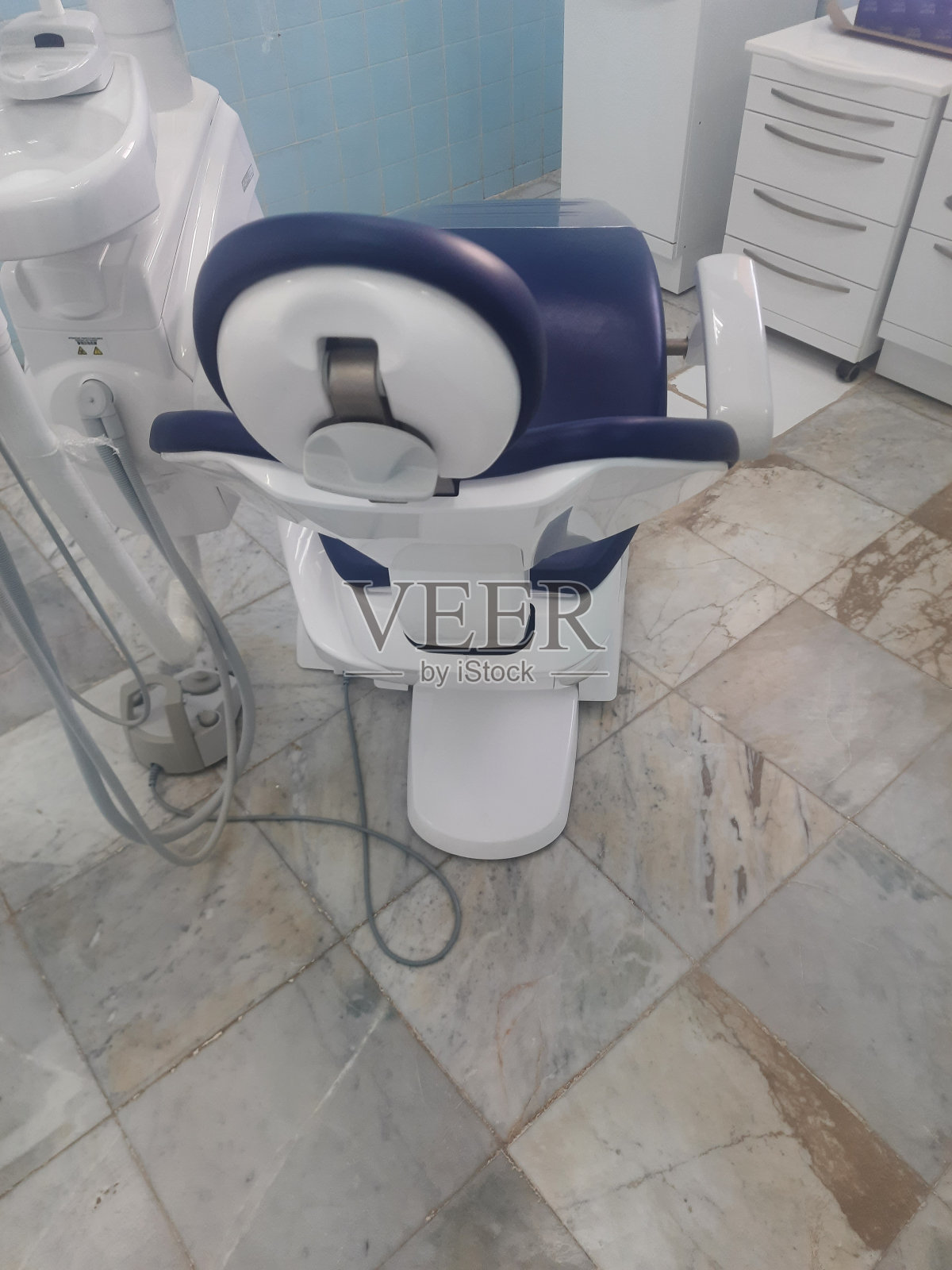 蓝白色牙科椅特写照片摄影图片