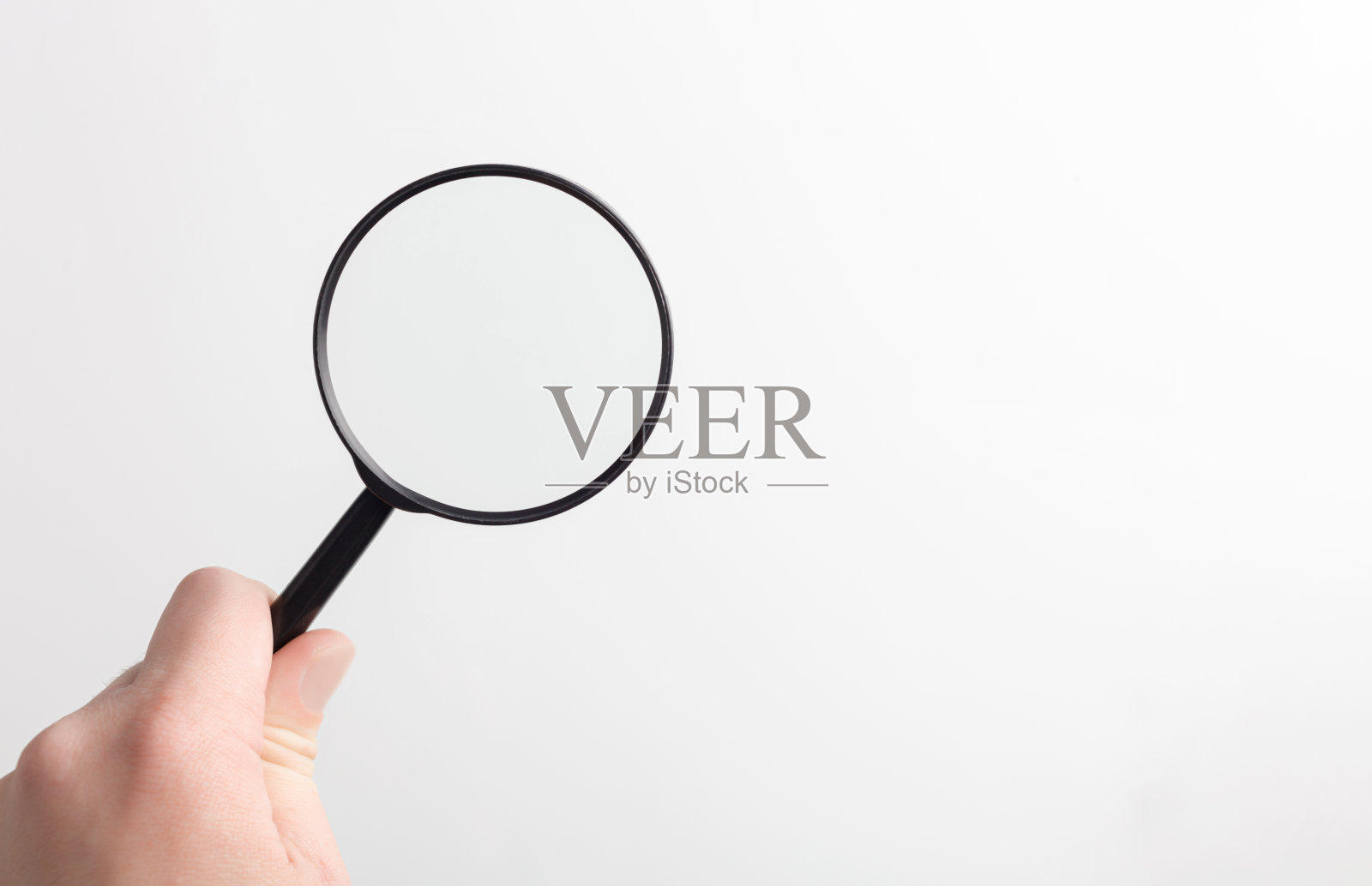 镜头,黑色放大镜在白底上手拉手照片摄影图片