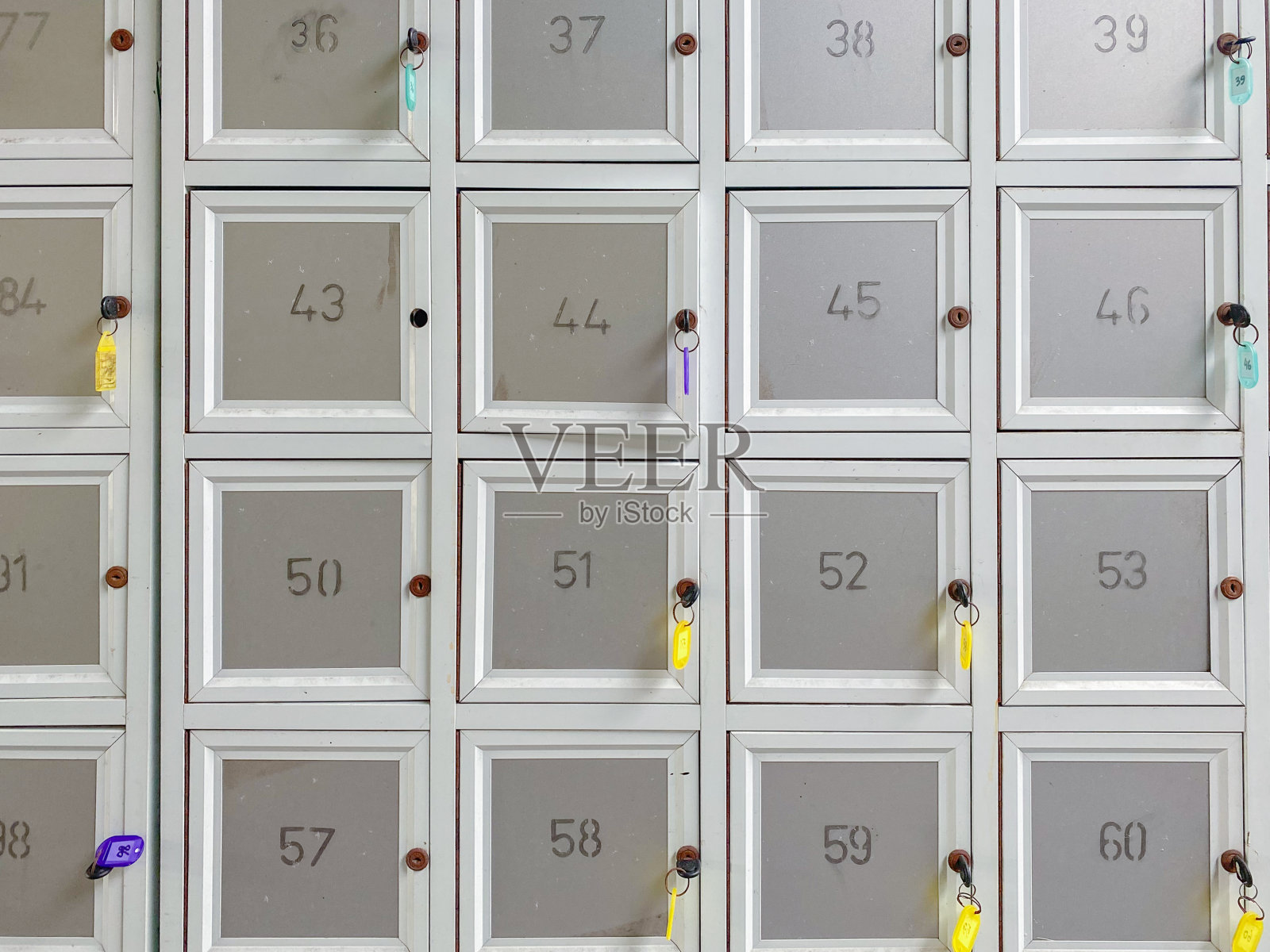 用于存放鞋子或铝制物品的行李照片摄影图片