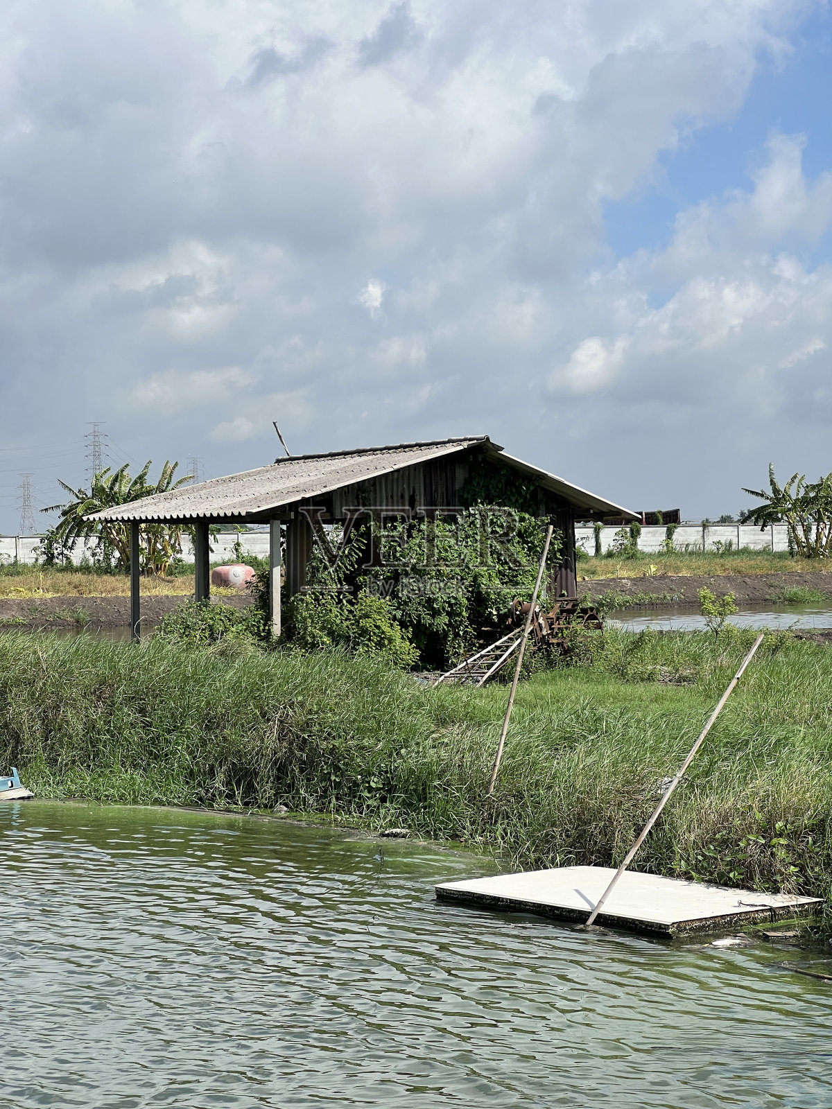 泰国乡村的废弃小屋照片摄影图片