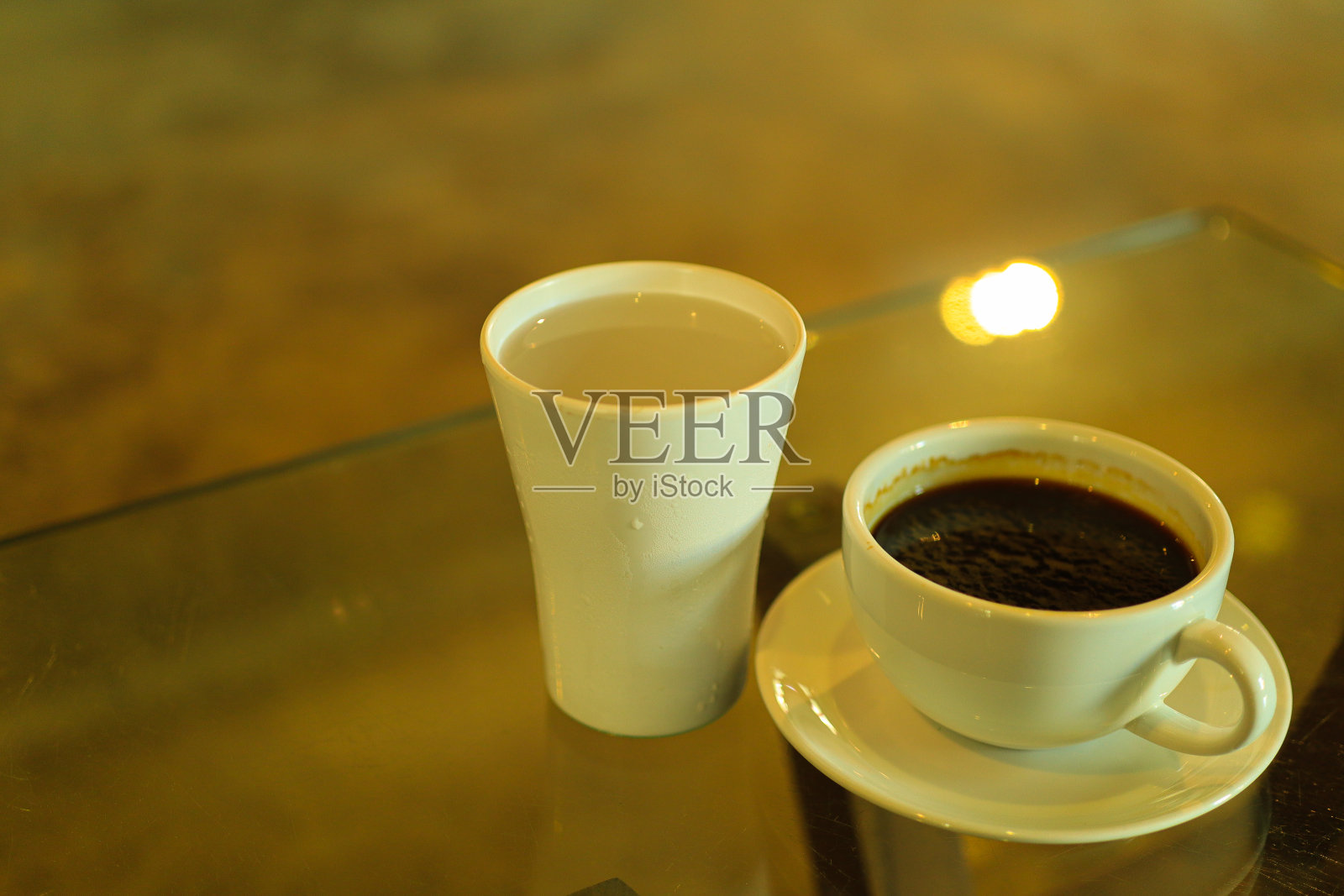 用咖啡杯装美式咖啡照片摄影图片