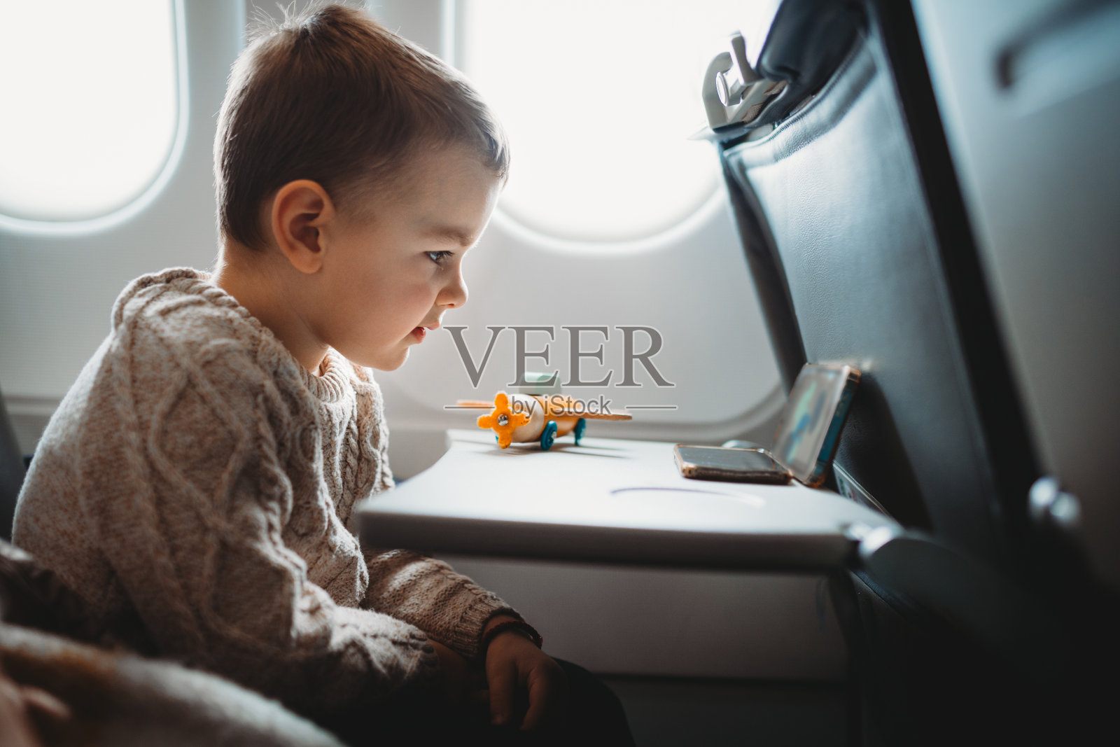 飞机上的快乐时光照片摄影图片