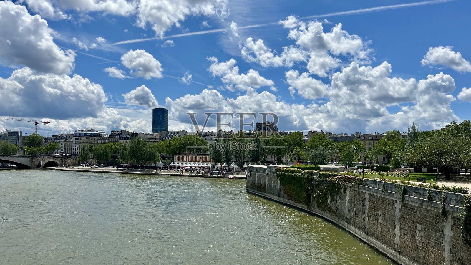 塞纳河沿岸照片摄影图片