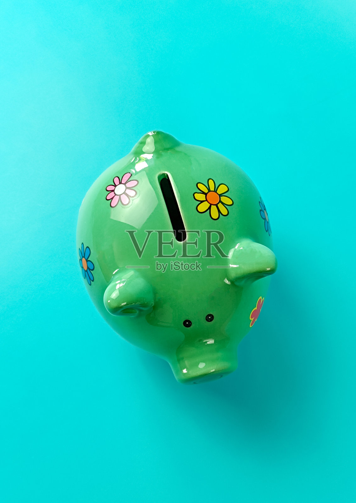 小猪储蓄罐,特写,蓝色背景照片摄影图片