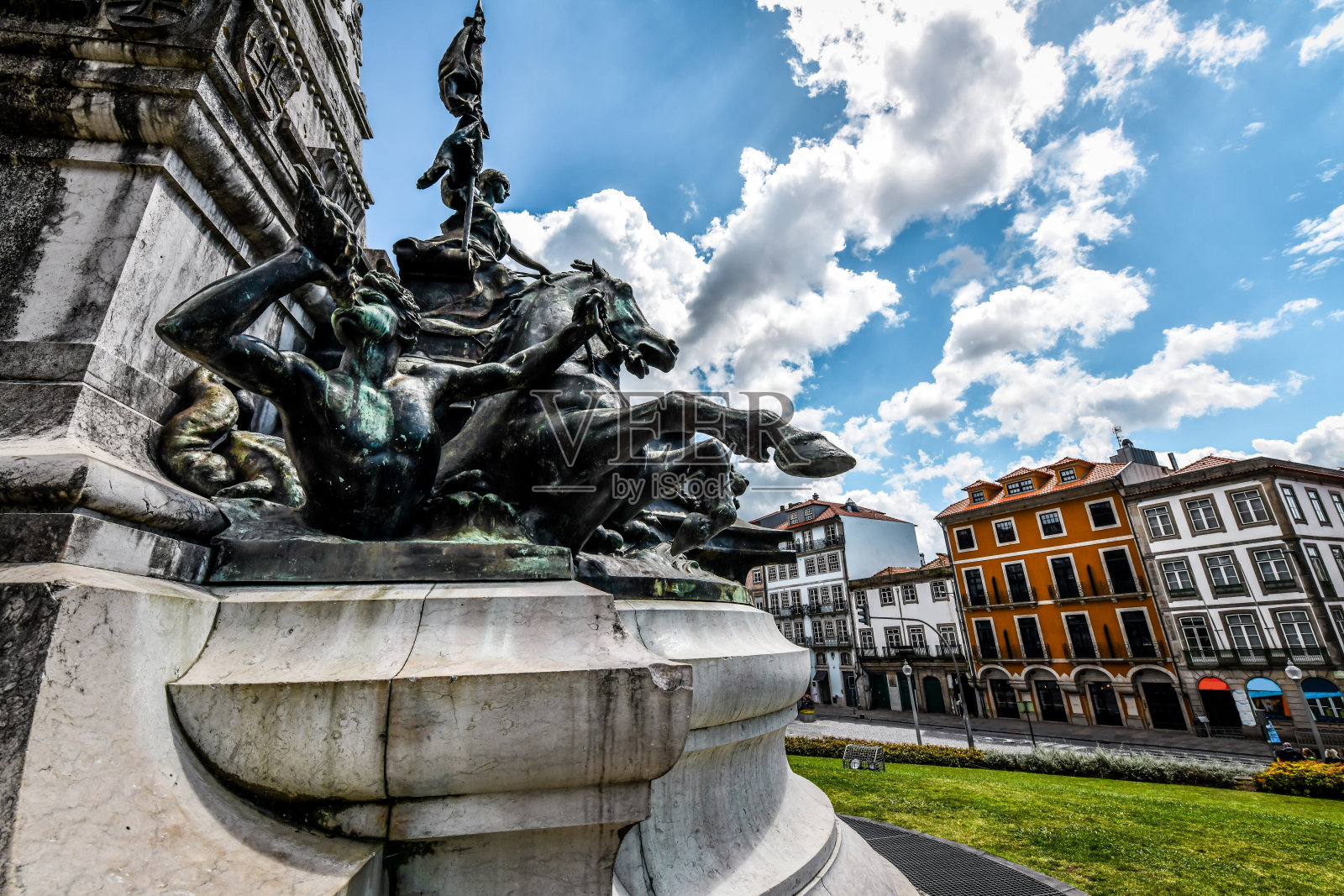 靠近恩里克王子雕像和Palácio da Bolsa,波尔图,葡萄牙照片摄影图片