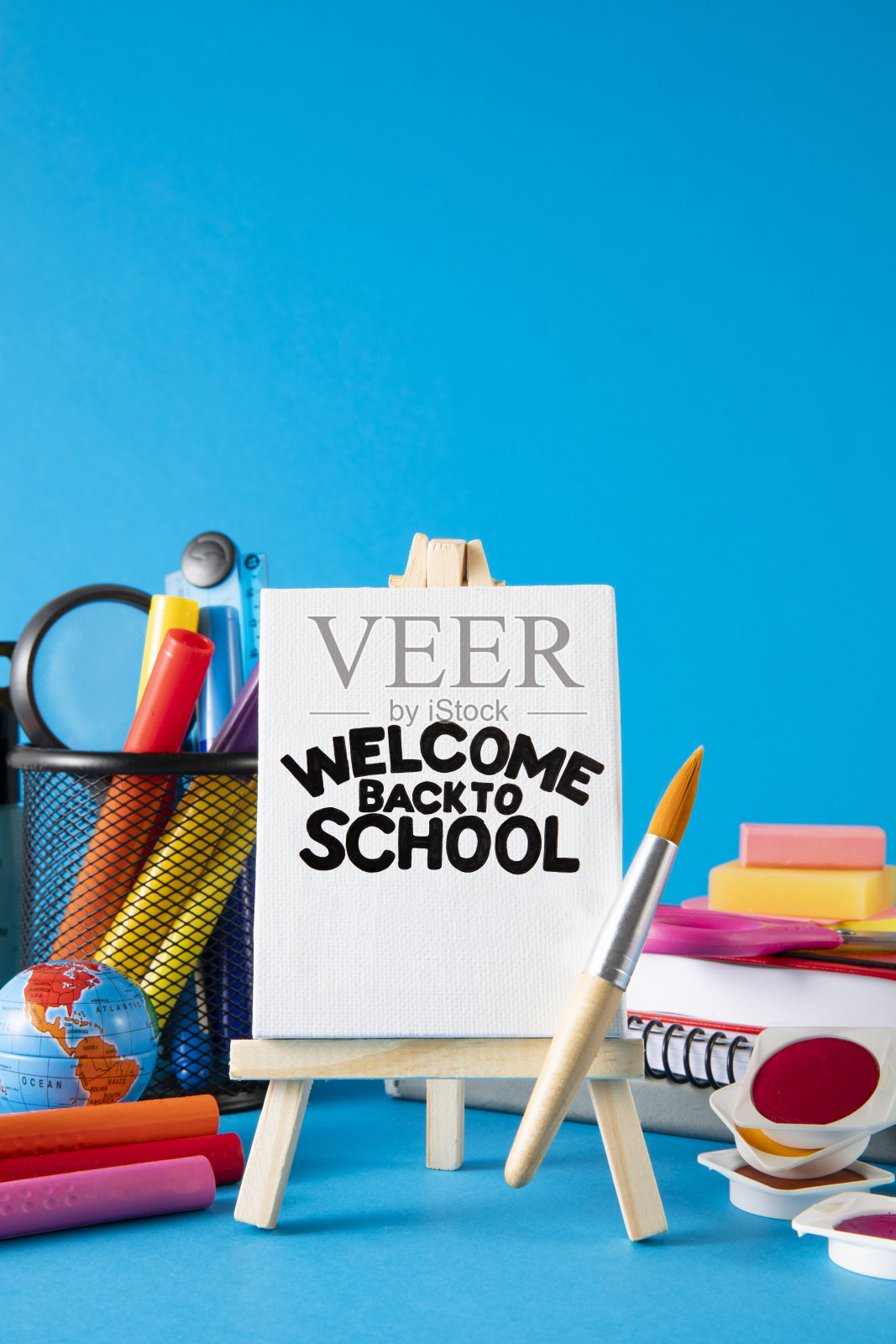 蓝色背景的学习用品照片摄影图片