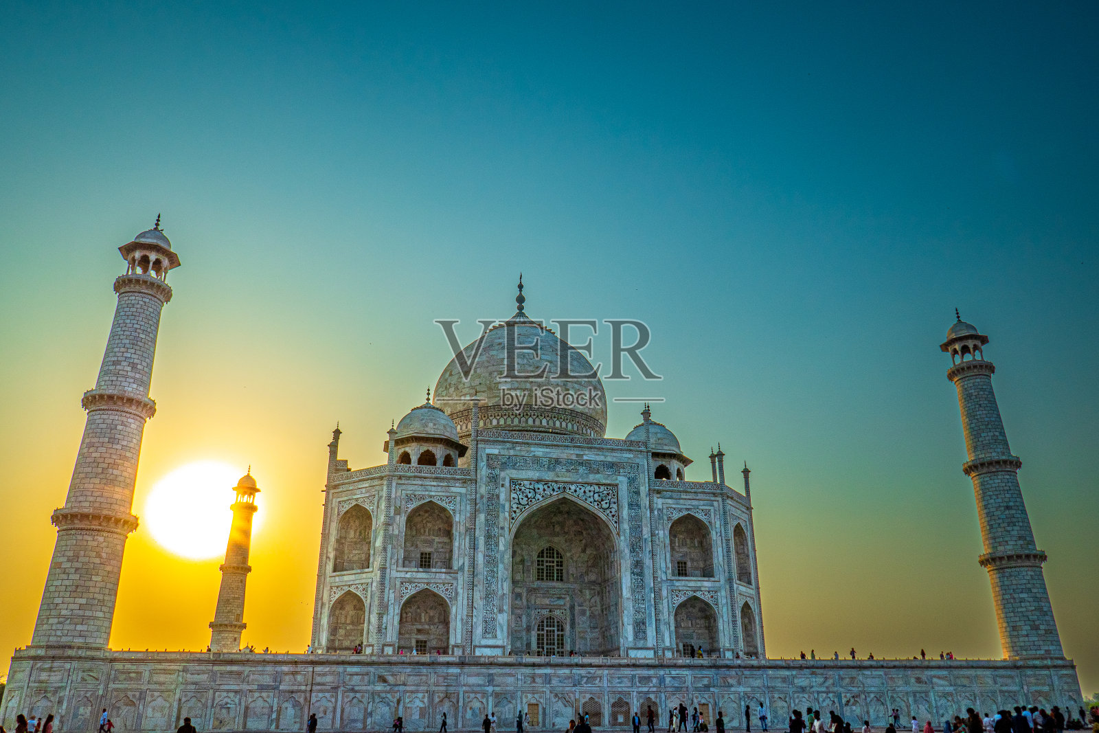 日落时分,印度阿格拉,世界奇观——标志性的泰姬陵照片摄影图片