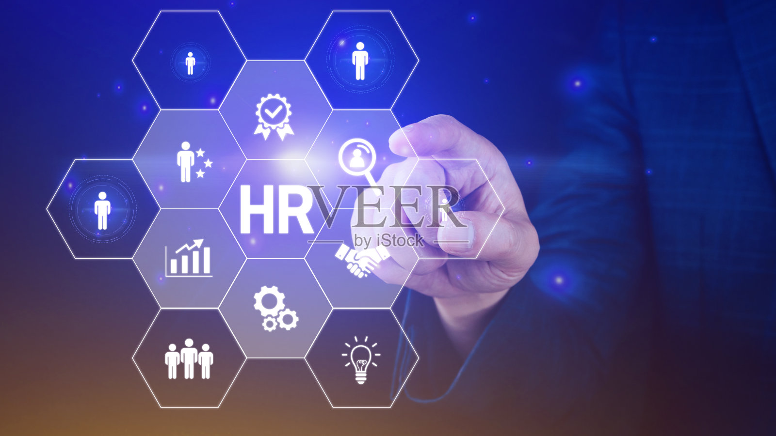 商人手按人力资源按钮,人力资源,人力资源管理,招聘,猎头概念,虚拟背景手握现代社交按钮照片摄影图片