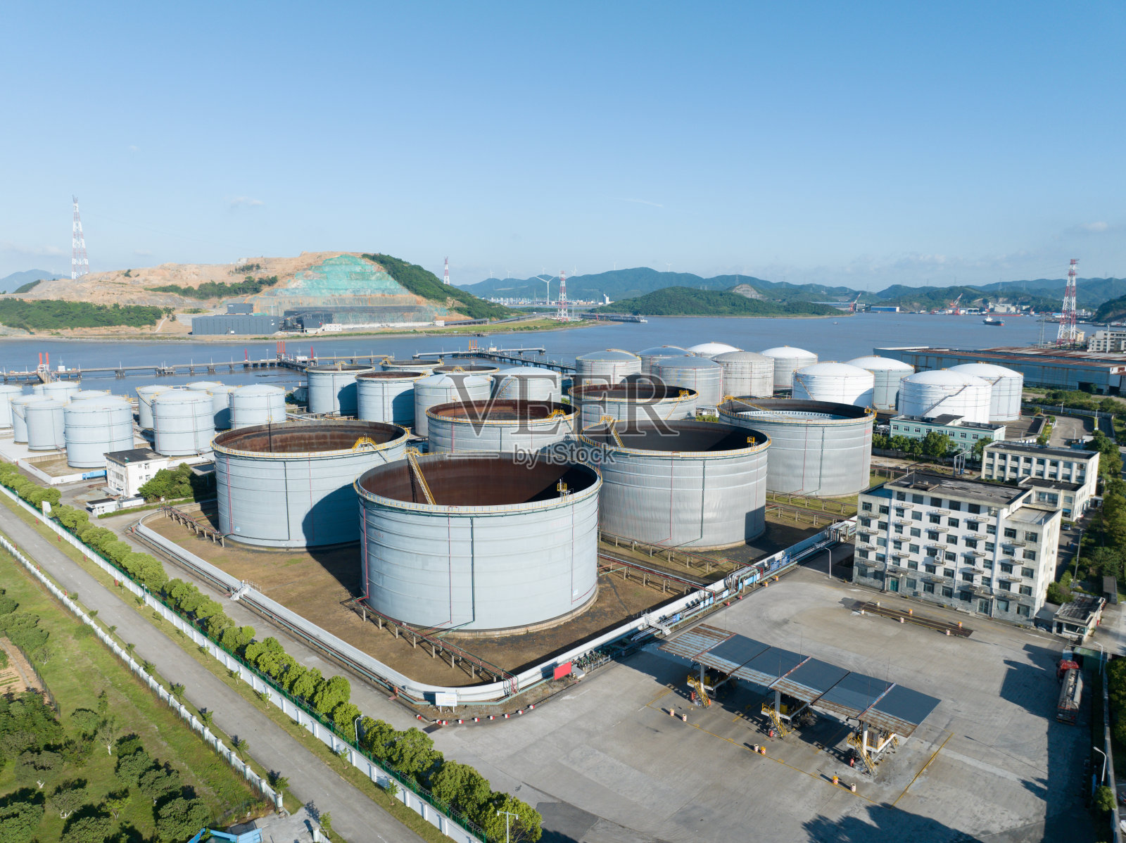 海滨储能设施照片摄影图片