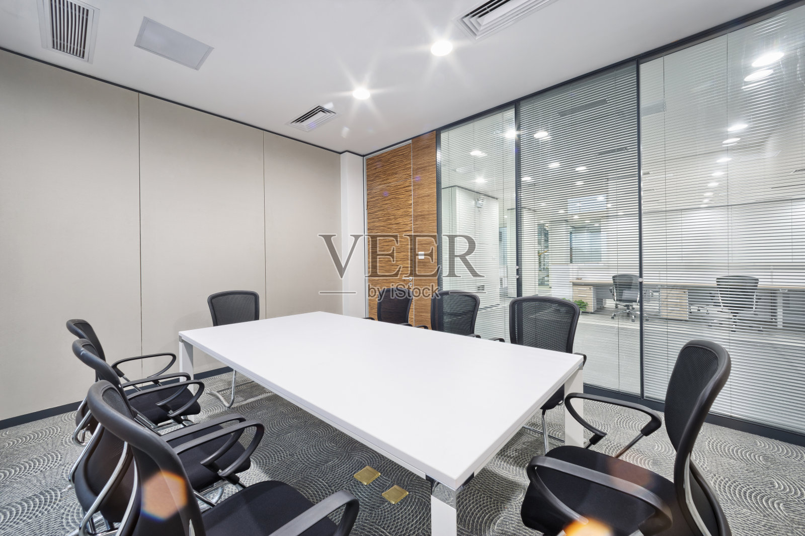 宽敞明亮的会议室照片摄影图片