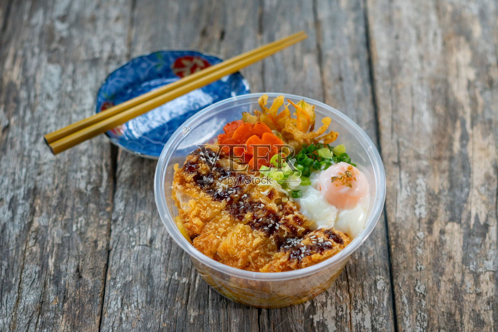 清炒烤鸡面照片摄影图片