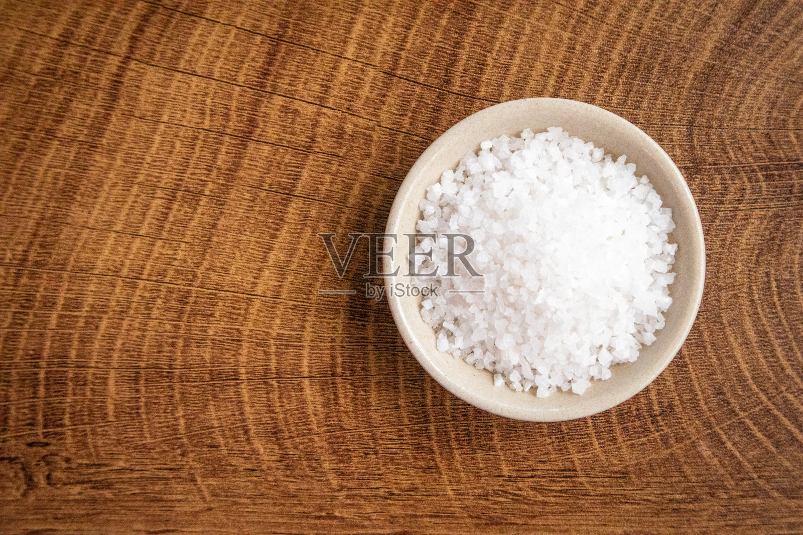 矿物沙漠盐碗从大自然收集在冬季照片摄影图片