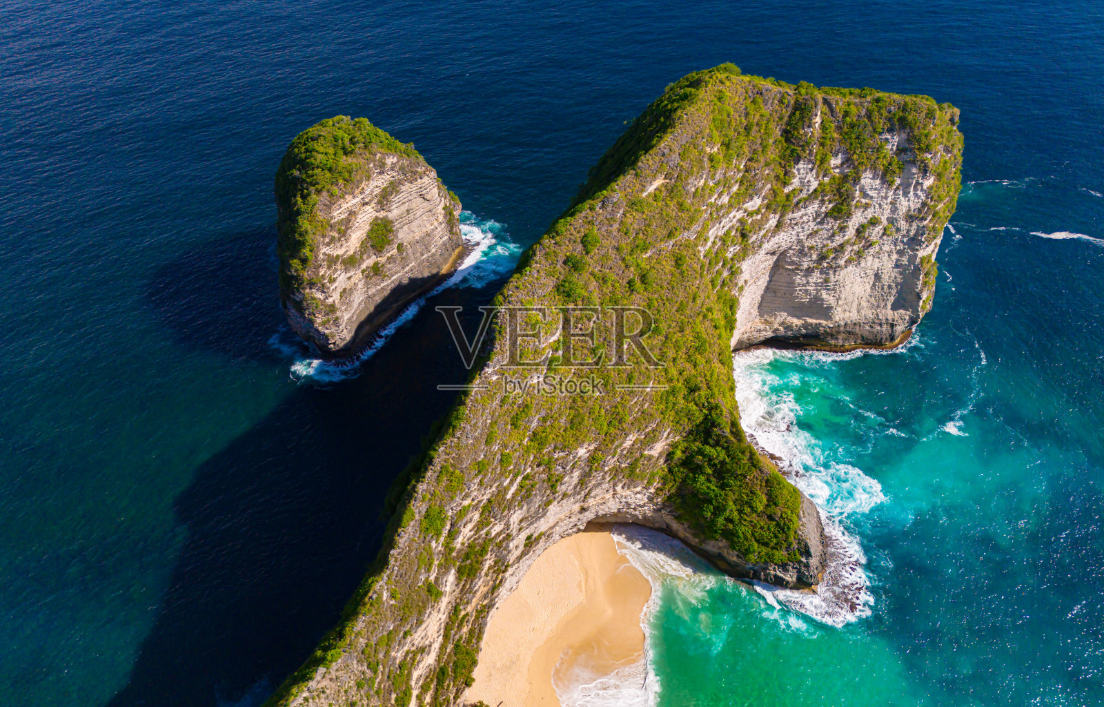 鸟瞰印尼努沙佩尼达岛的克林金海滩照片摄影图片