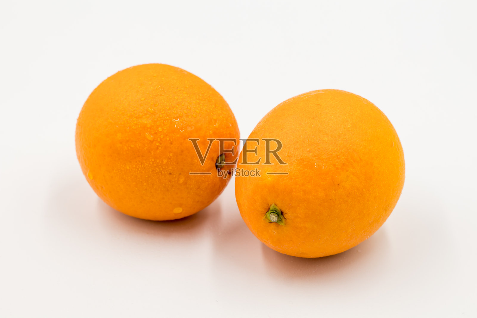 新鲜橙子孤立在白色背景上,成熟橙子孤立在白色背景上照片摄影图片