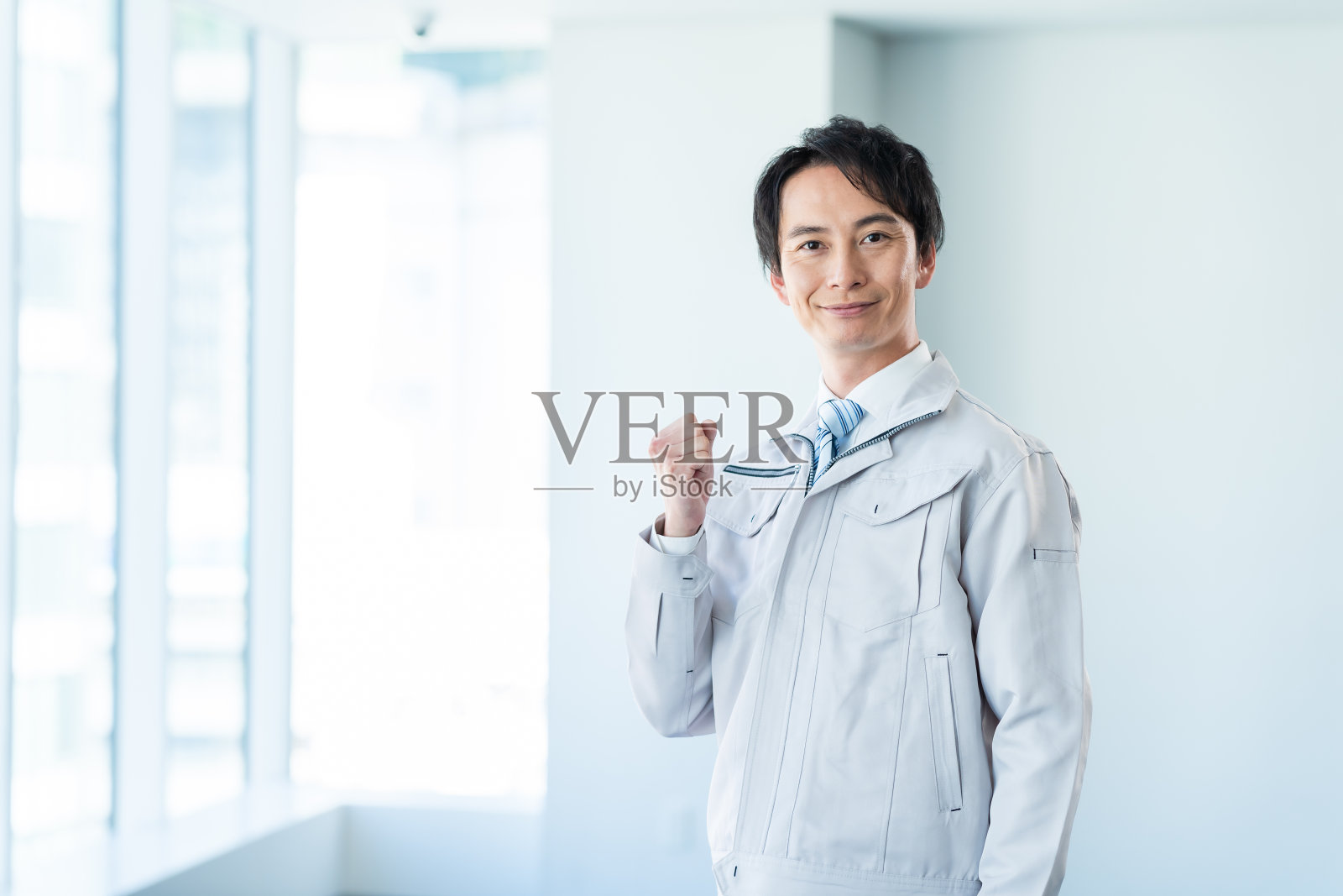 穿着工作服的商人照片摄影图片