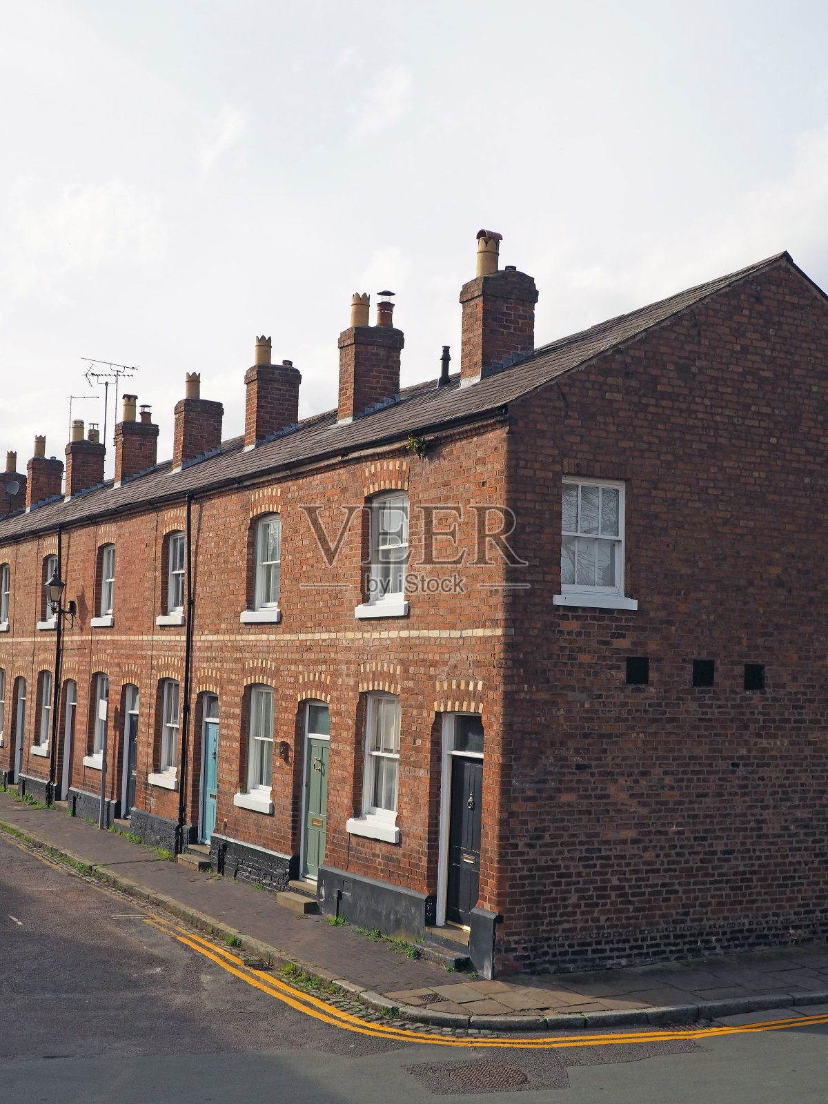 传统的老英国红砖传统的排屋街道的透视视图照片摄影图片