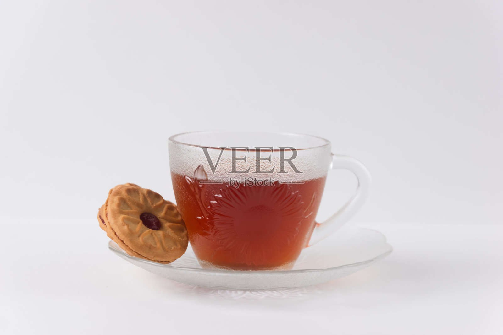 玻璃杯里的热茶孤立的白色背景照片摄影图片