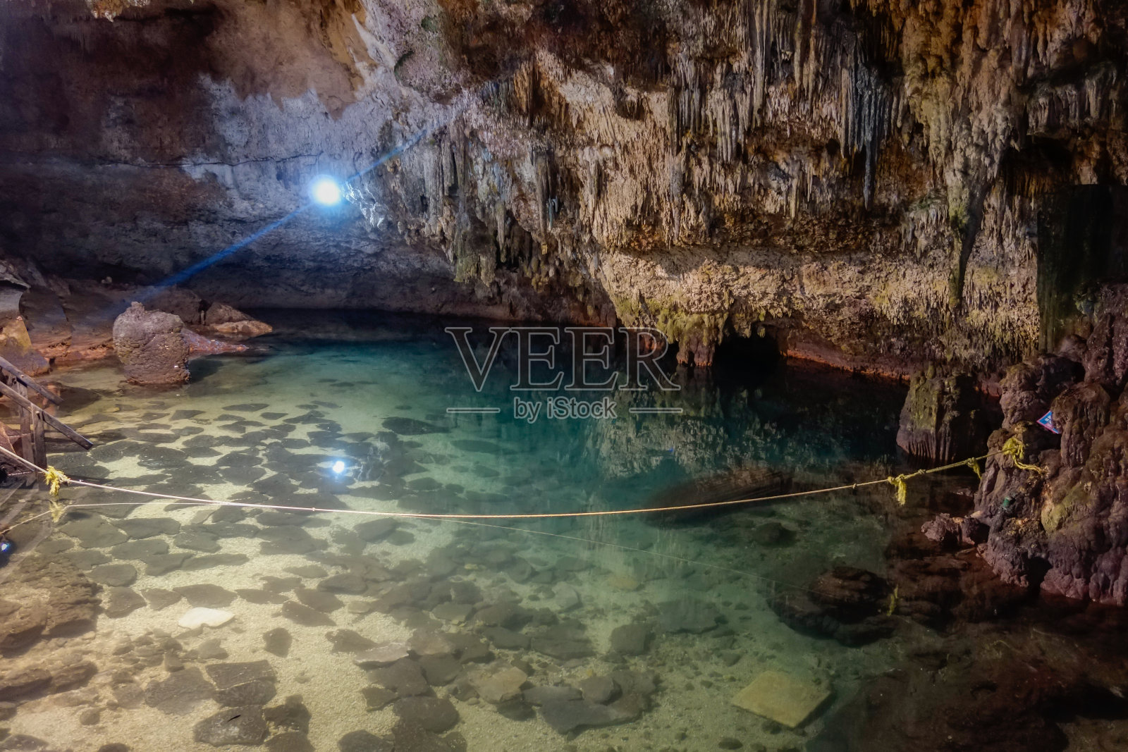 令人难以置信的天然池塘清澈的天然水坑在科巴,墨西哥照片摄影图片