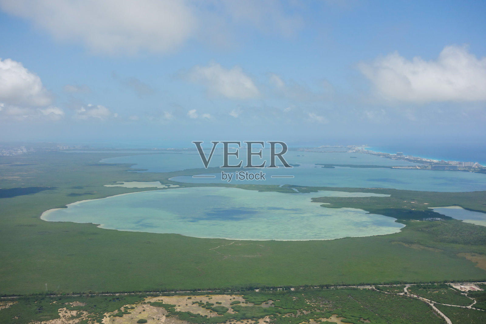 墨西哥坎昆红树林地区的海道航拍全景图照片摄影图片