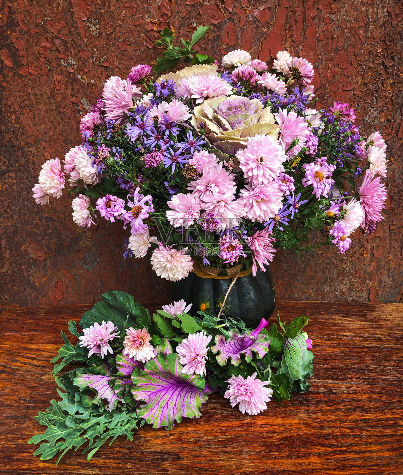 浪漫的秋天花朵和质朴的花园植物。照片摄影图片