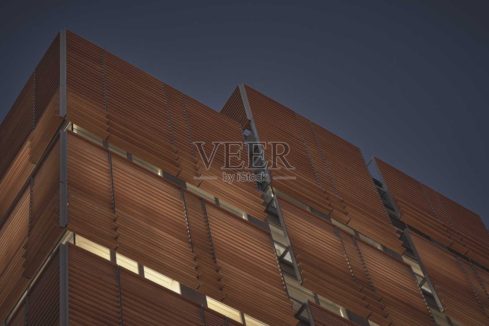 人造光和自然光照片摄影图片